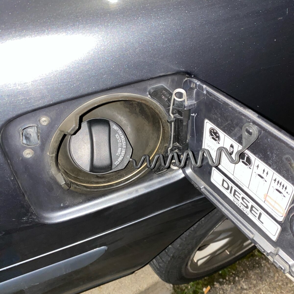 Tanklock lock lock kabel kabel bensin diesel olja rep ring 31261589 för volvo  s80 s60 s40 s60l xc60 xc90 s40 v40 c30 c70