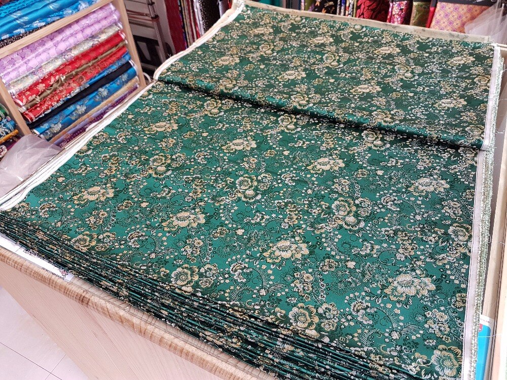 Brocado de seda chino, tela de Damasco tejida para cojines o qipaos, reverso verde oscuro con oro blanco y verde, patrón de flor de melocotón