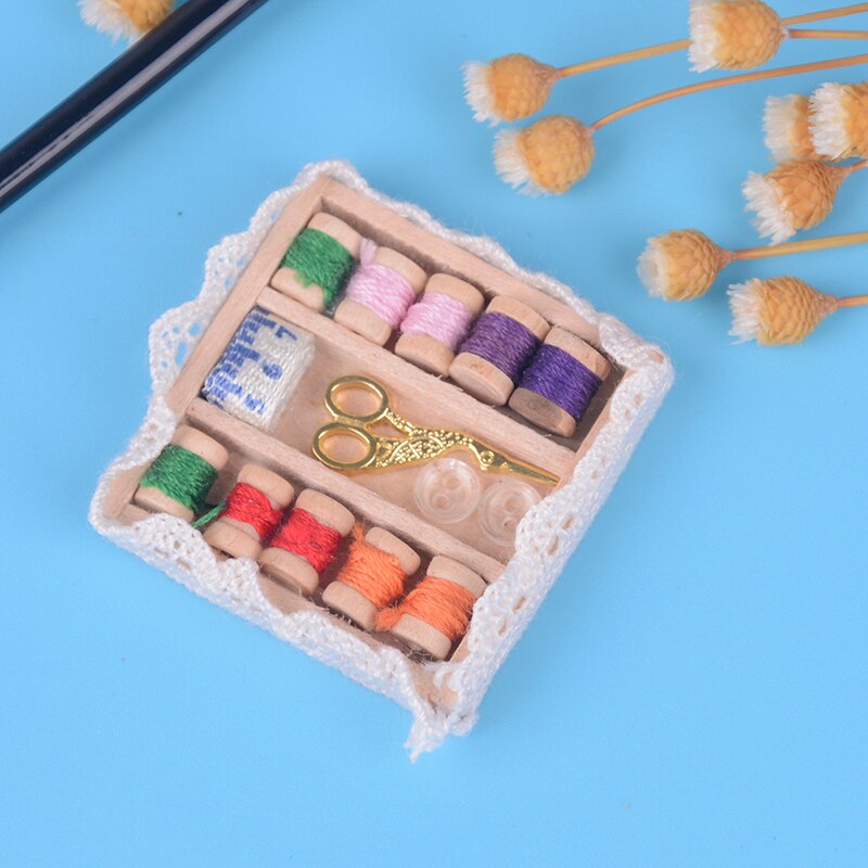 1:12 Scale Vintage Wooden Box With Needle Scissors Kit Dollhouse Decoration Miniature Accessories Tool Pretend Play