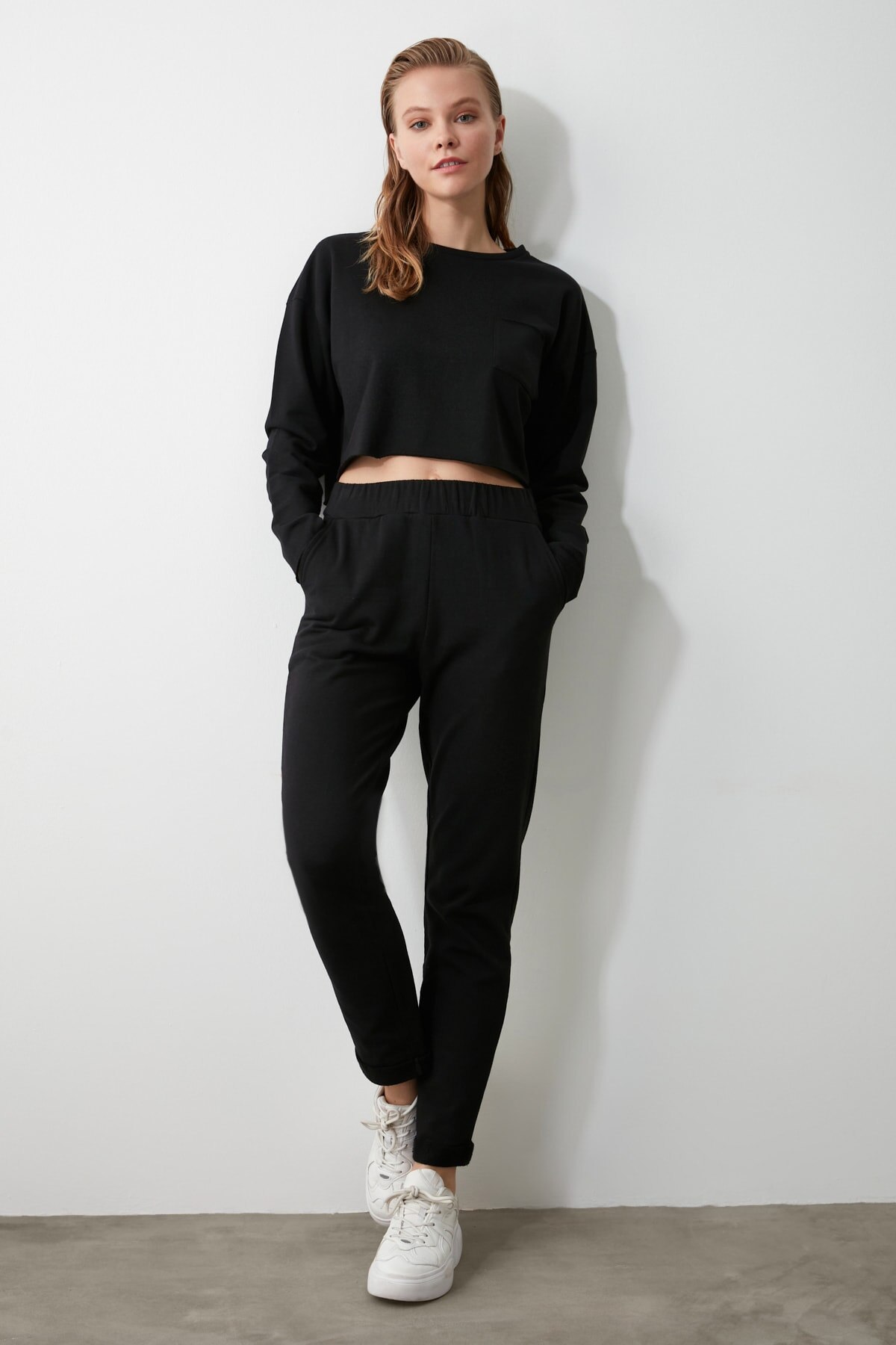 Trendyol 100 Organische Baumwolle Grundlegende Jogger betroffen Jogginghose TWOAW21EA0177