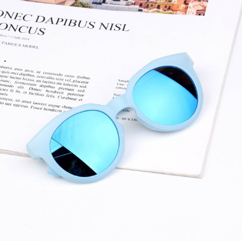Børns drenge piger solbriller nuancer lyse linser  uv400 beskyttelse solbriller farvet barn strandlegetøj 2-8y: Dyb blå