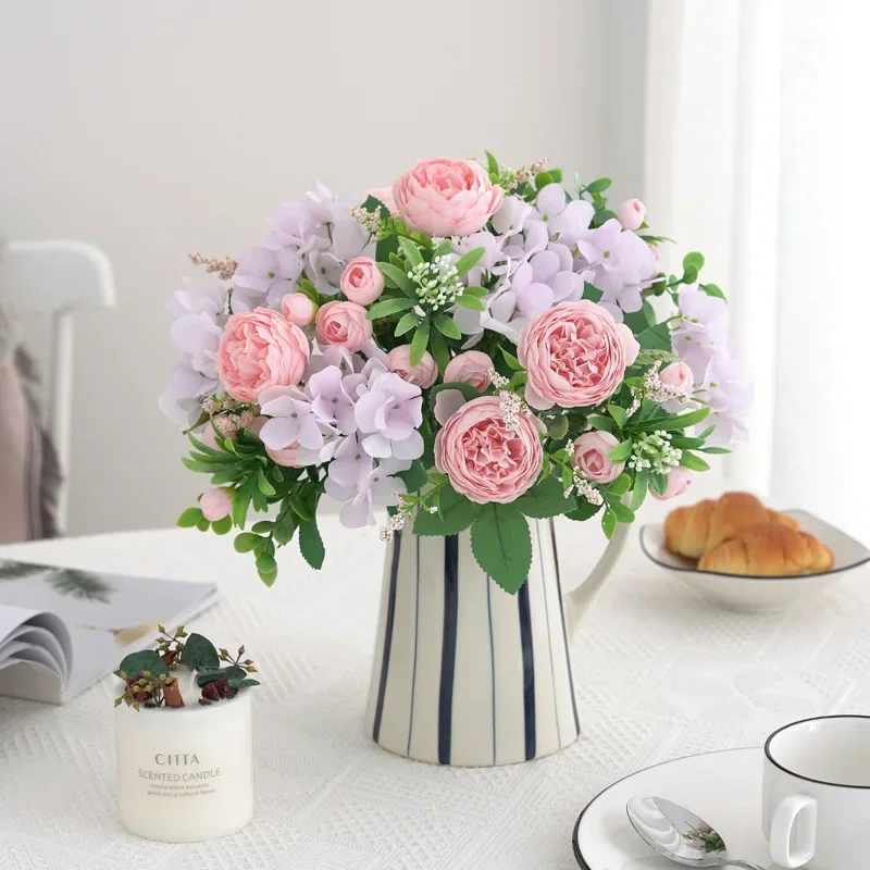 Blaue Seidensträuße, künstlicher Wald, Hortensie, Pfingstrosenknospe, Hochzeit, Braut, Handstrauß, Hausgarten, Schreibtisch, Blumenarrangement, Dekor