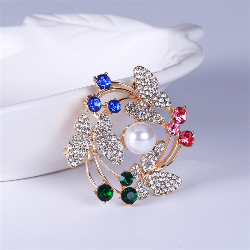 Broche de corona de mariposa con temperamento, joyería de , pin para traje, broche generoso con incrustaciones de piedras preciosas: Pistola negra plateada