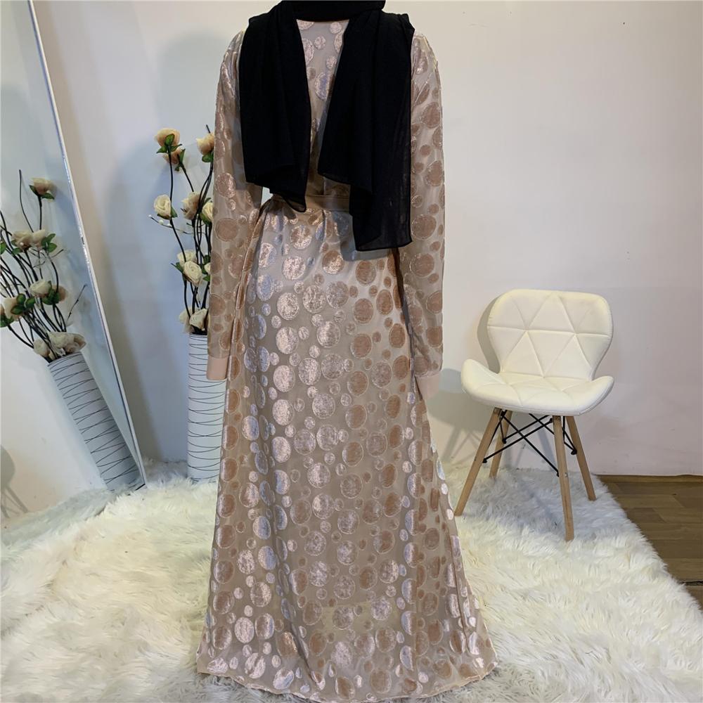Vacker dam blygsam sammet klänning mönster senaste abaya design dubai sommar