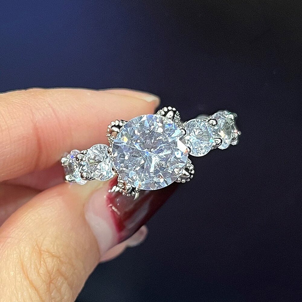 Huitan Prachtige Vrouwen Ringen Met Aaa Ronde Cz Crystal Ringen Voor Wedding Engagement Party Zilver Kleur sieraden