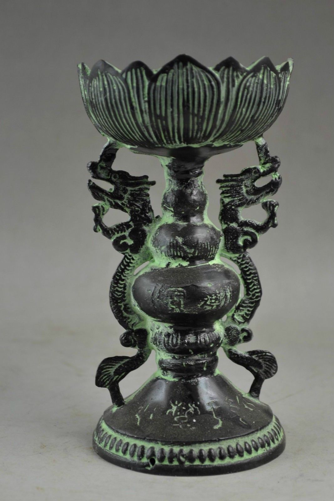 Bronce chino tallado con dragones y lotus noble candelabro