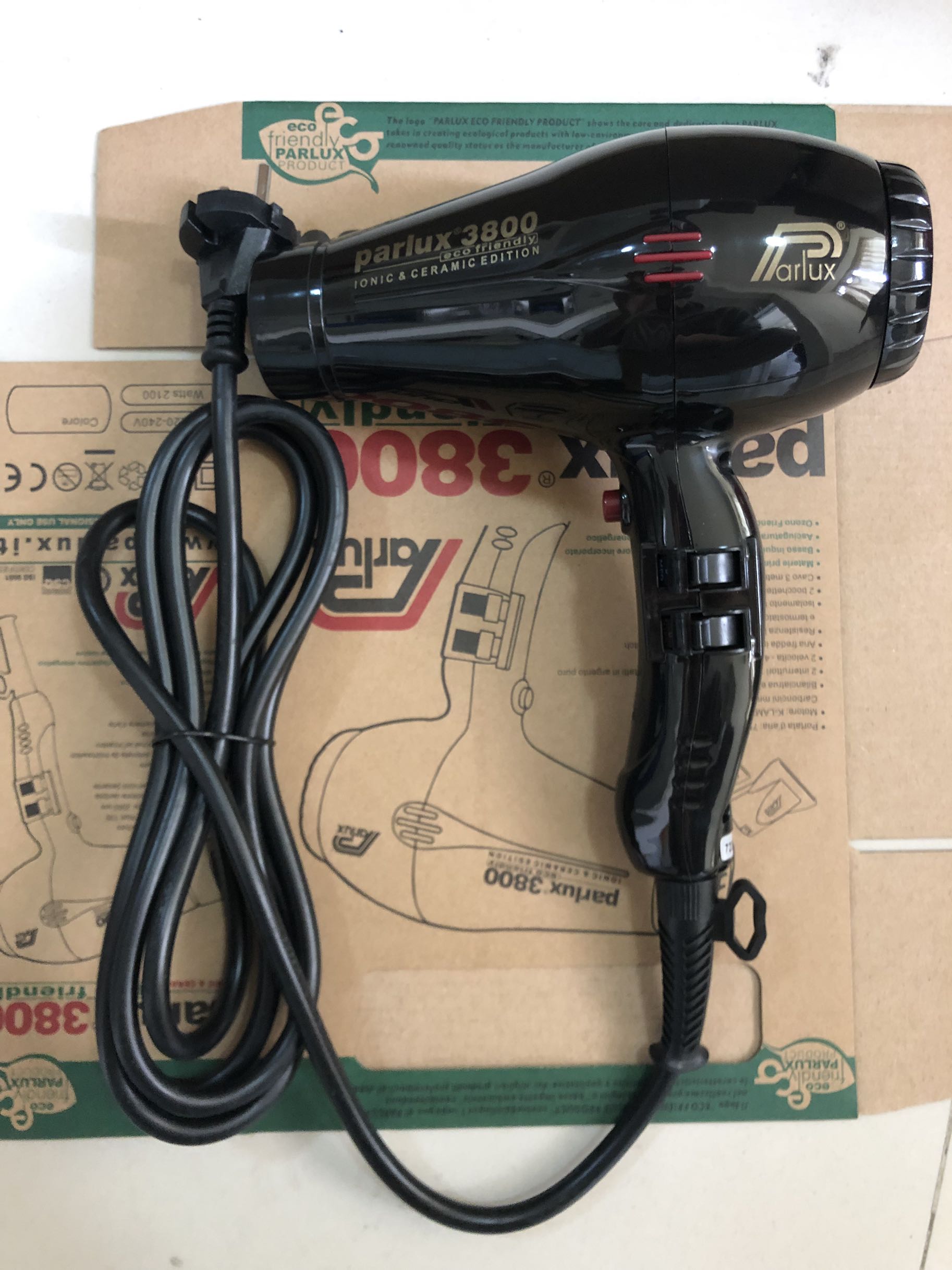 110V/220V Droger Huishouden High-Power Föhn 3800 Elektrische Föhn Huishouden Salon Kappers Blow bus Eu Ons strijkbal voor in de droger voeding regelbaar strijkbal voor in de droger