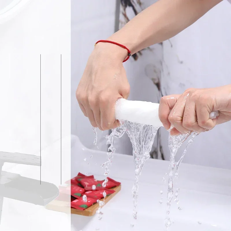 Serviettes de voyage jetables compressées, lingettes pour le visage, comprimés compacts, Mini lingettes carrées, pratiques, 5/10/20 pièces