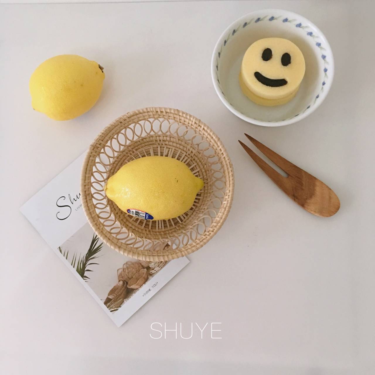 Rattan fruit basket hand-woven tray breakfast bread small basket fruit tray home living room storage basket shooting props