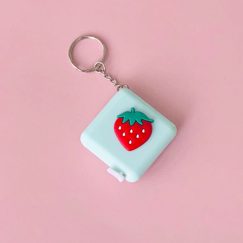 1.5 metriä /60 tuumaa pitkä söpö kawaii eläimet rulla automaattinen joustoviiva paperitavarat ompelu mitta viivain mittanauha kotitalous: Neliönmuotoinen mansikka
