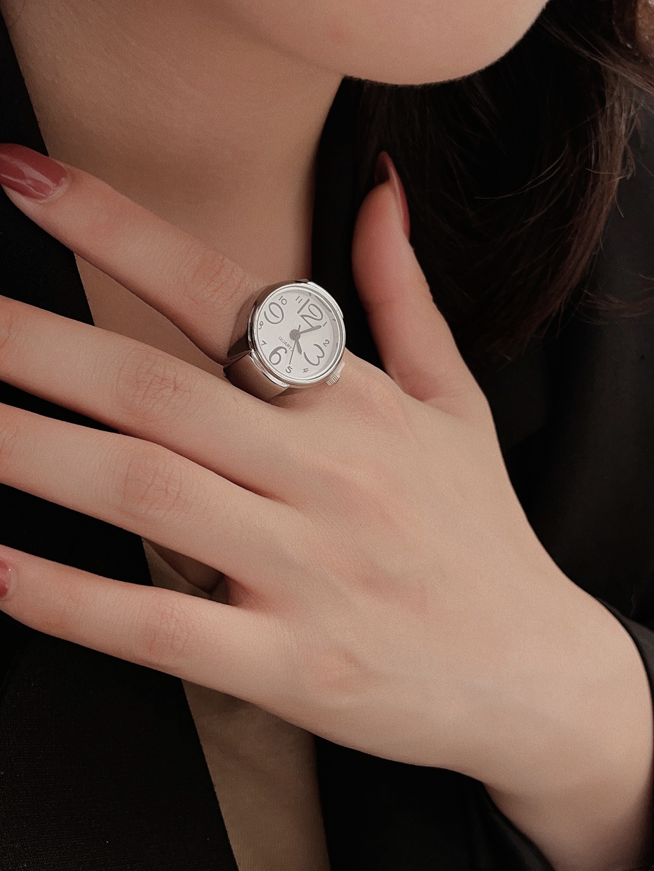 Mini Jahrgang Fingerringuhr Runde kreative Quarzuhren Paar Uhren Zubehör