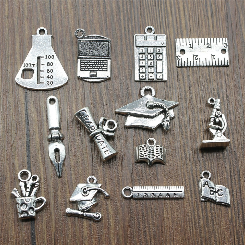 20 stks / partij Antiek Zilver Kleur Schoolbenodigdheden Boek Charms Bachelor Cap Charms Doctor Hat Hanger Graduation Charms