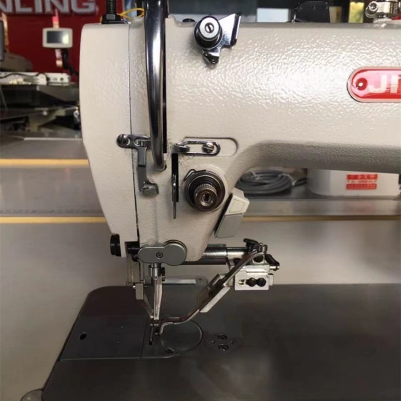 1 impostato Accessori per macchine da cucire industriali Guida per bordi sospesi con calibro a rulli per macchina DY a testa alta