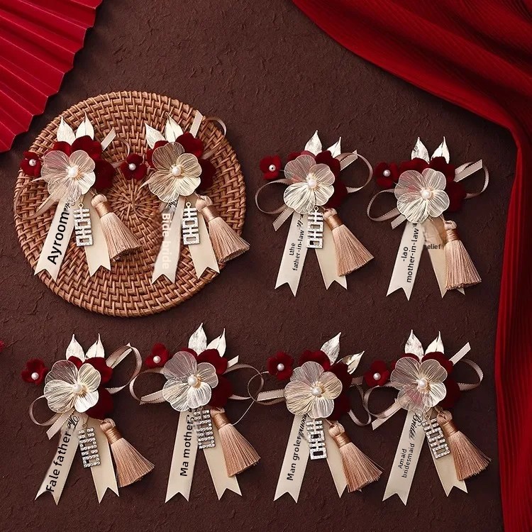 Bröllopsbukett emblem marskalkar och brudtärnor komplett set familj föräldrar gäster kavajslag blommor par exklusiv känsla