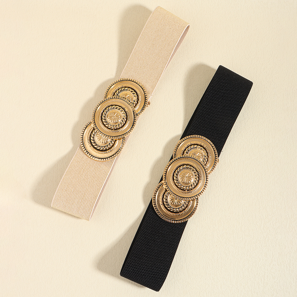 A nova fivela de cintura elástica brilhante retrô cinto exagerado com um casaco blazer é elegante e elegante para mulheres