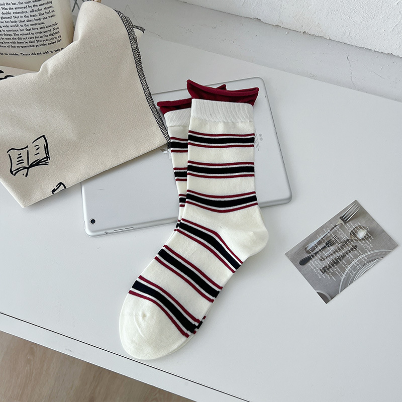 Calcetines largos de algodón para mujer, calcetines coreanos blancos transpirables de ocio para niñas, calcetines bordados para hombre, calcetines a rayas para primavera y verano para mujer