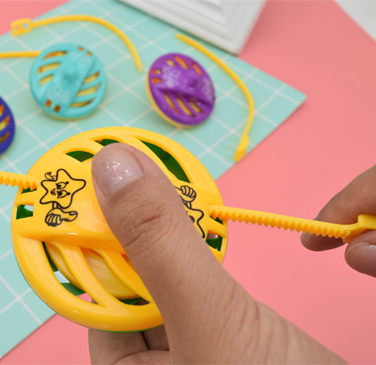 Stay gyro Nostalgic toys hand spinning top brace to turn kindergarten prizes stalls selling