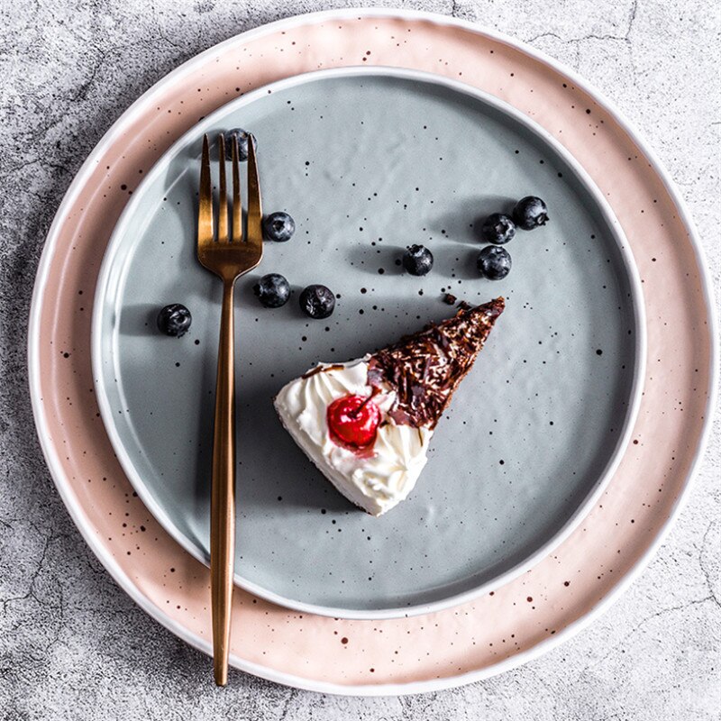 Europeisk keramikk rosa grå servise dessertretter porselen frokost biff tallerken enkel middag suppe risboller