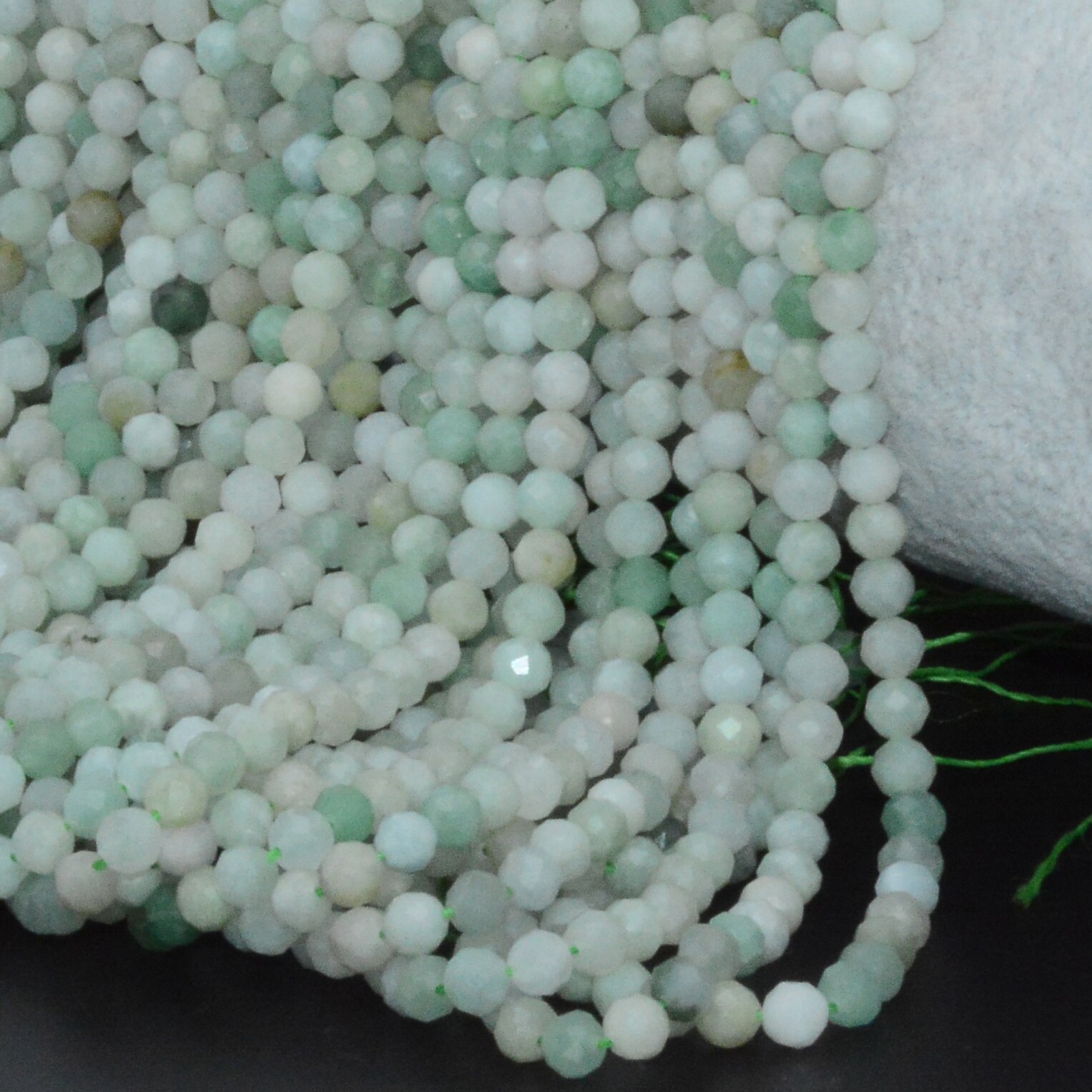 Natürliche Burma Jade Faceted Runde Perlen 4,5mm