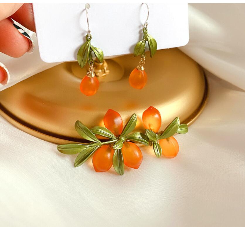 CSxjd Vintage Alloy resin fruit Orange brooch Women's wedding accessories