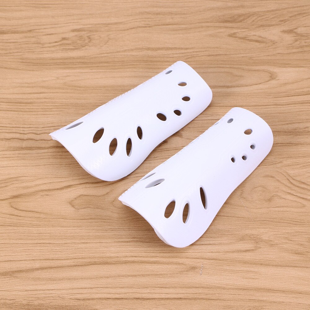 1 paar Leichte Atmungsaktive Erwachsene Kalb Schutz Getriebe FußBall Ausrügestochen für Männer (Weiß): weiß