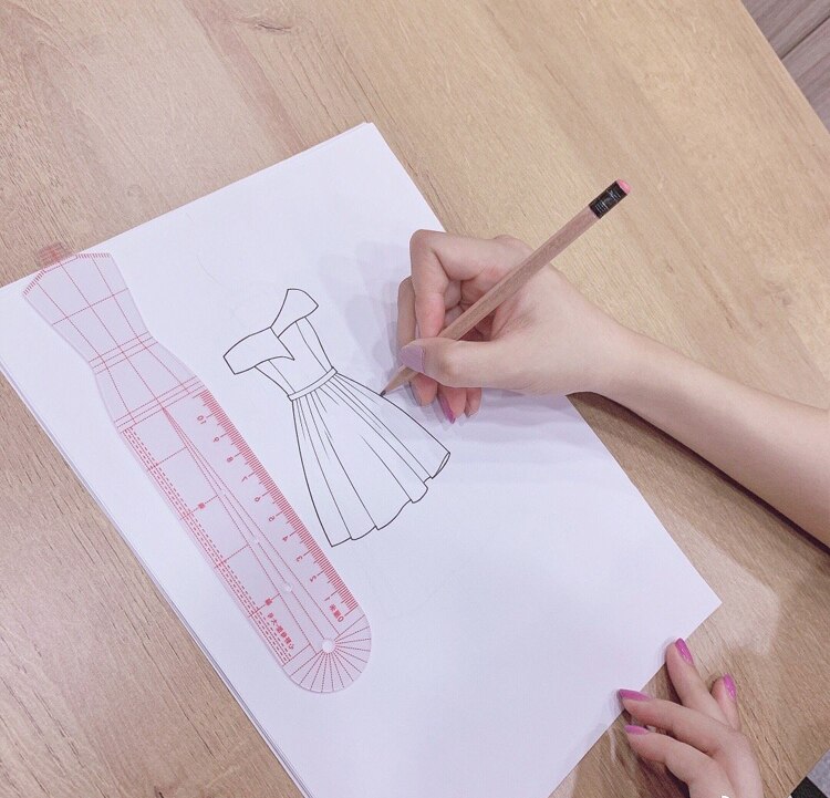 Ruler Line Drawing Human Dynamic Template for Cloth Rendering