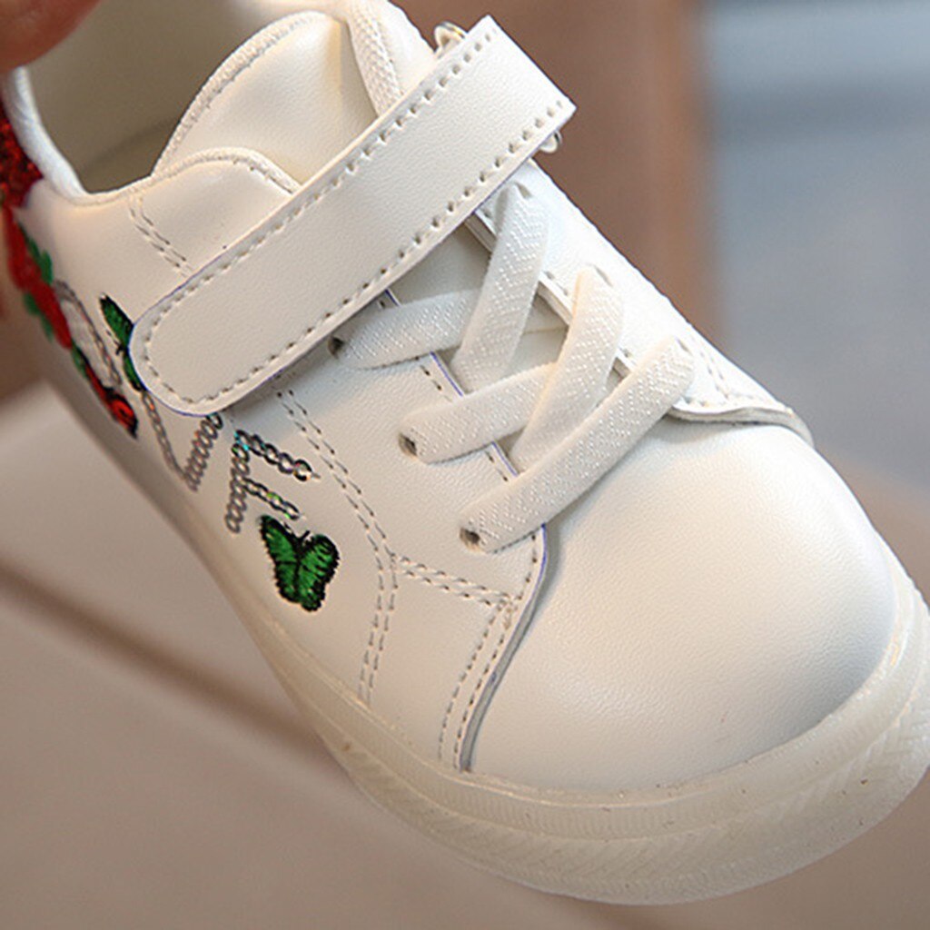 freundlicher schuhe freundlicher Baby Mädchen Jungen Squeins Blume Schmetterling LED Licht Leucht Sport Schuhe freundlicher schuhe детская обувь zapatos