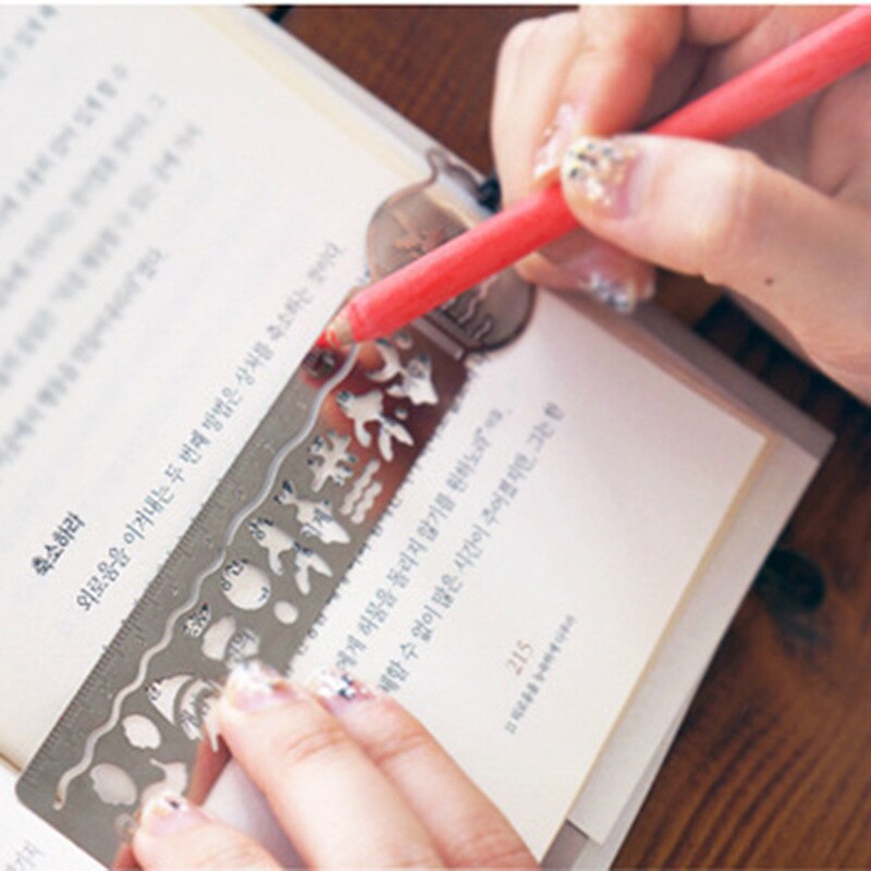 Mini regla hueca de 10 Cm, regla de Kawaii para estudiantes, herramienta de dibujo de papelería, reglas de Metal huecas, suministros para estudiantes, 1 ud.