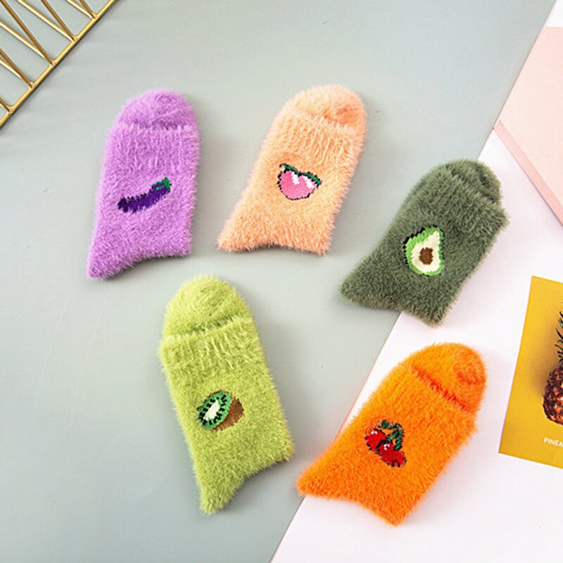 Zimowe grube skarpetki podłogowe z awokado nadruk z owocami dom śmieszne słodkie krótkie skarpetki damskie śliczne kolorowe wzorzyste skarpetki Sztuka aksamit