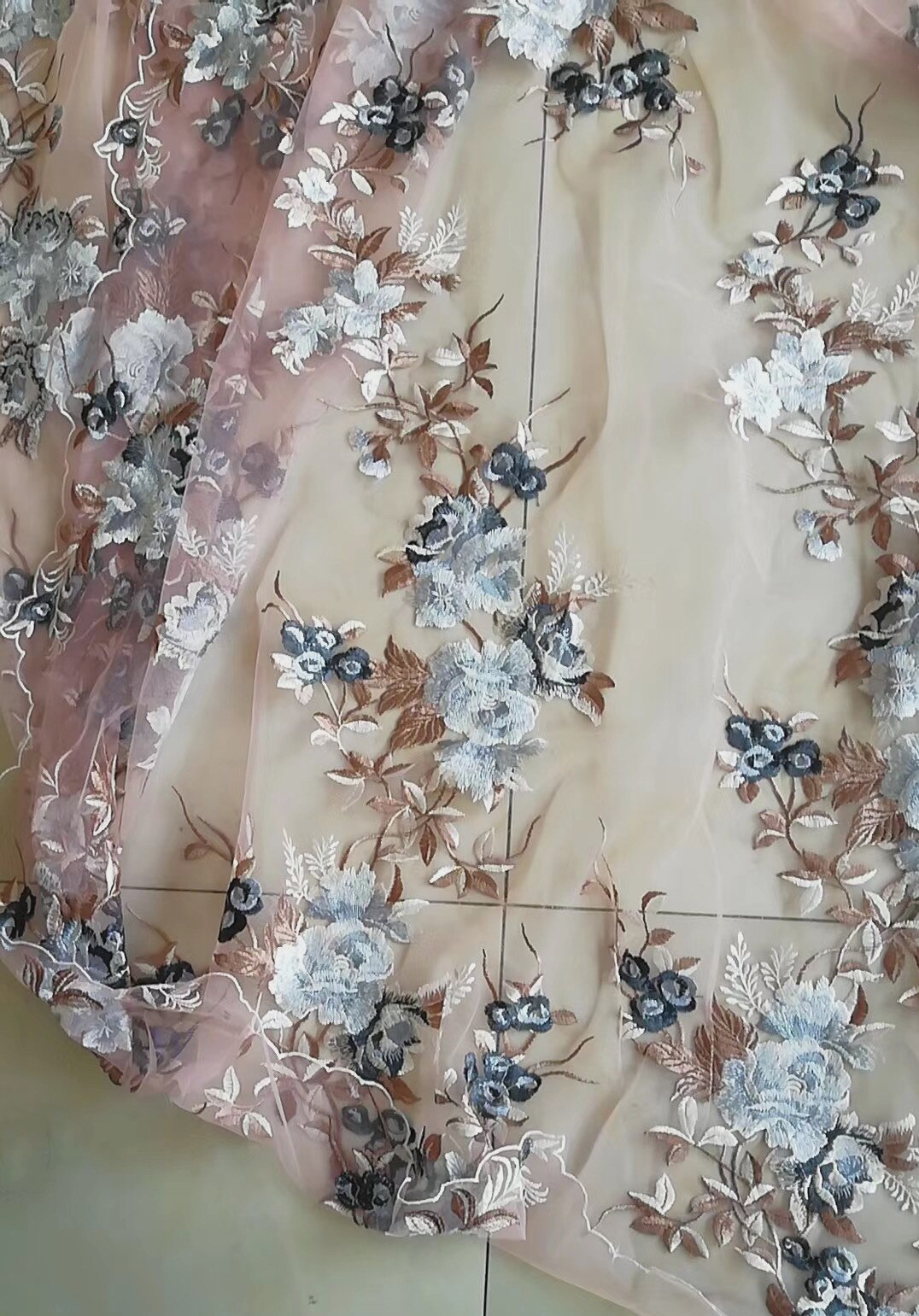 Blomst broderi applikation blonder patch blomster mesh tøj dekoration tilbehør diy 1 yard: Lyserød grå