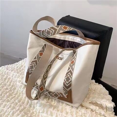 Borsa in Nylon femminile grande capacità 2022 nuova moda alla moda studente semplice stampa borsa a tracolla giapponese selvaggio pendolare Tote Bag: WHITE