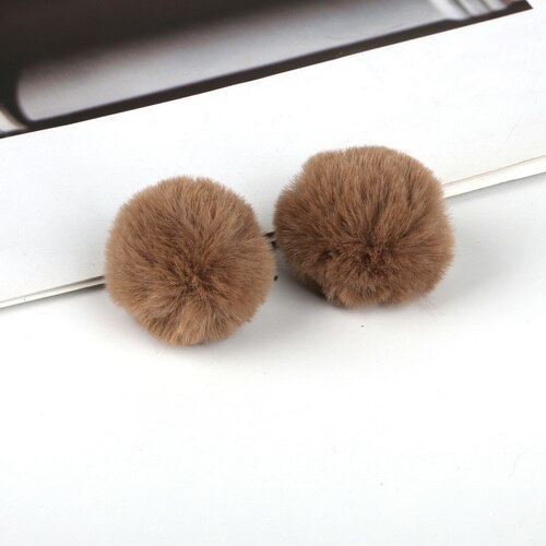 18 st/lot 4cm flerfärgad fluffig söt pom pom porte klave för kvinnor väska charm leksaker härlig päls boll pompom för nyckelring material: Brun