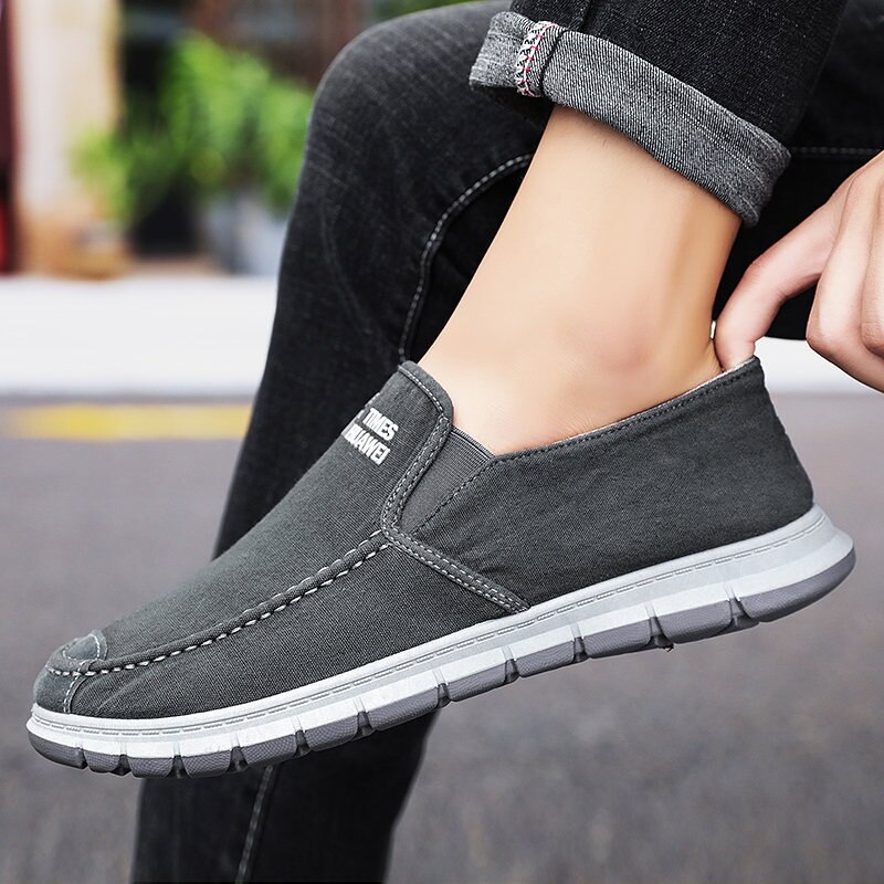 Slip-on Men's Canvas Shoes Breathable Lightweight Comfortable Men Shoes autumn Men's Casual Shoes Lazy Flat Shoes men