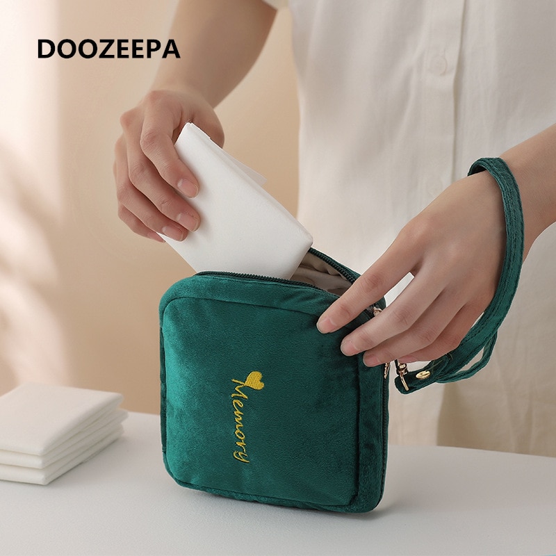 Doozeeepa feminino pequena maquiagem saco meninas higiênico guardanapo saco de armazenamento bonito veludo maquiagem almofadas sanitárias organizador saco de cosméticos