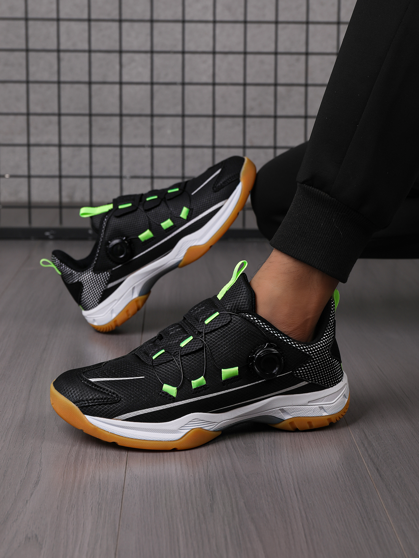 Badmintonschoenen van exportkwaliteit met draaibare knopen voor dames en heren, ultralichte, antislip en schokabsorberende tennisschoenen voor sport.