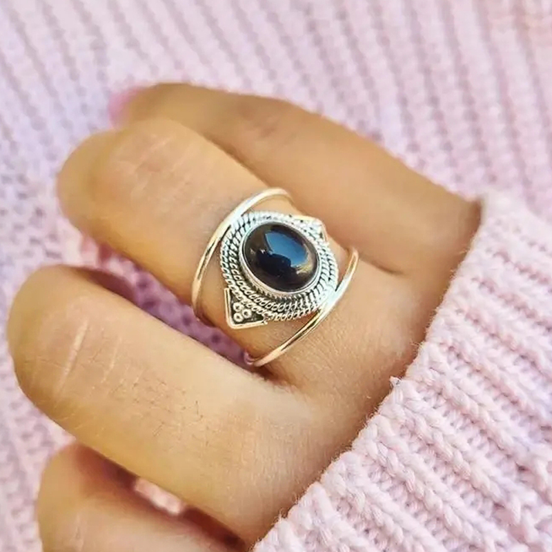 Huitan Bohemen Stijl Ovale Imitatie Opaal Ring voor Vrouwen Wit/Zwart Luxe Trouwringen Accessoires Temperament Dame Sieraden