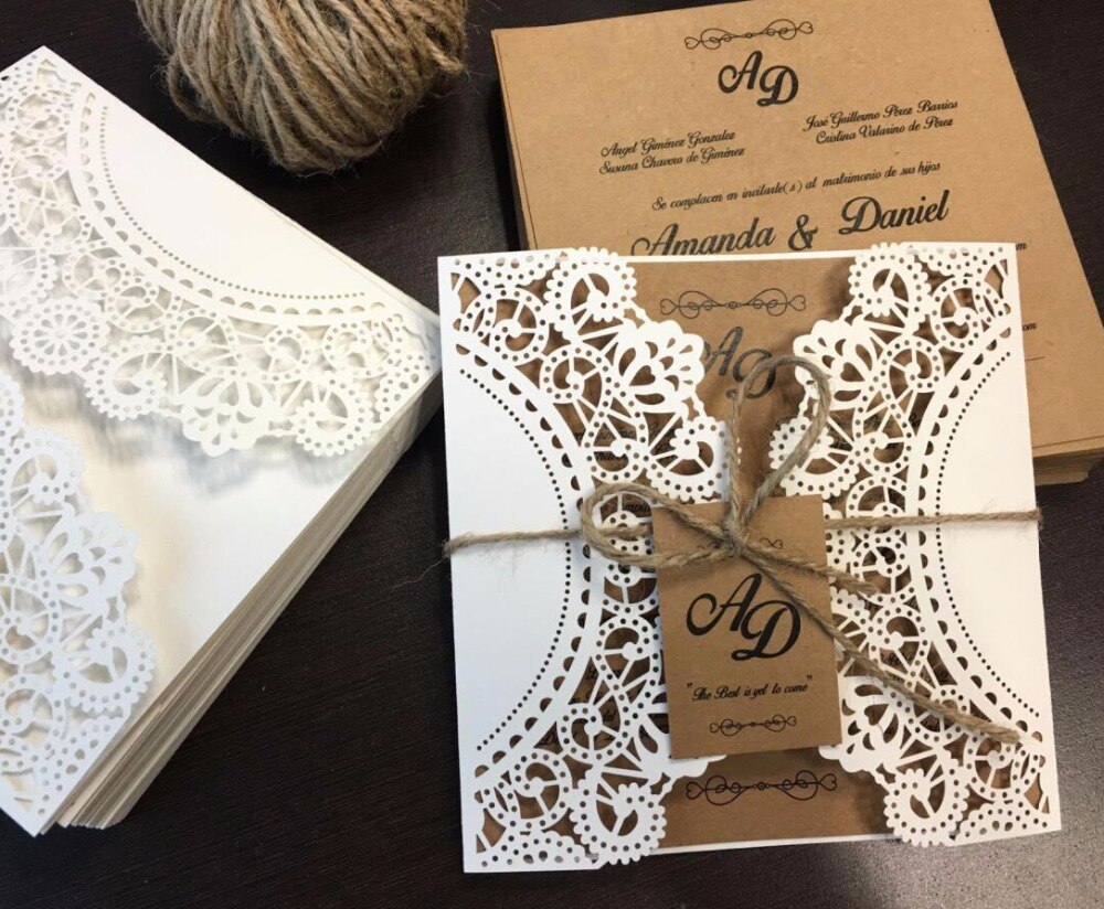 Huwelijksuitnodigingen vintage uitnodigingsvoorbeeld, kraftpapier huwelijkskaartenvoorbeeld met naamkaartje
