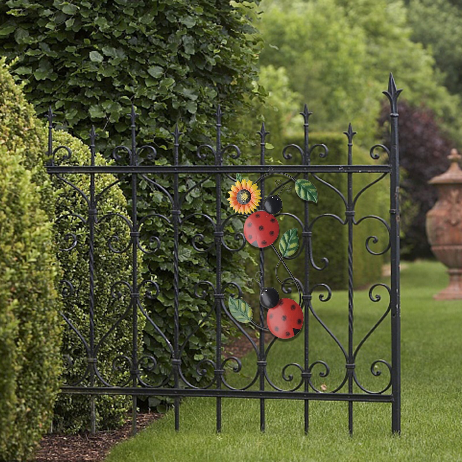 3D Wall Decoration Metal Bee Iron Bug For Home Garden Wall Decor Art Decorative Sculpture With Green Leaf