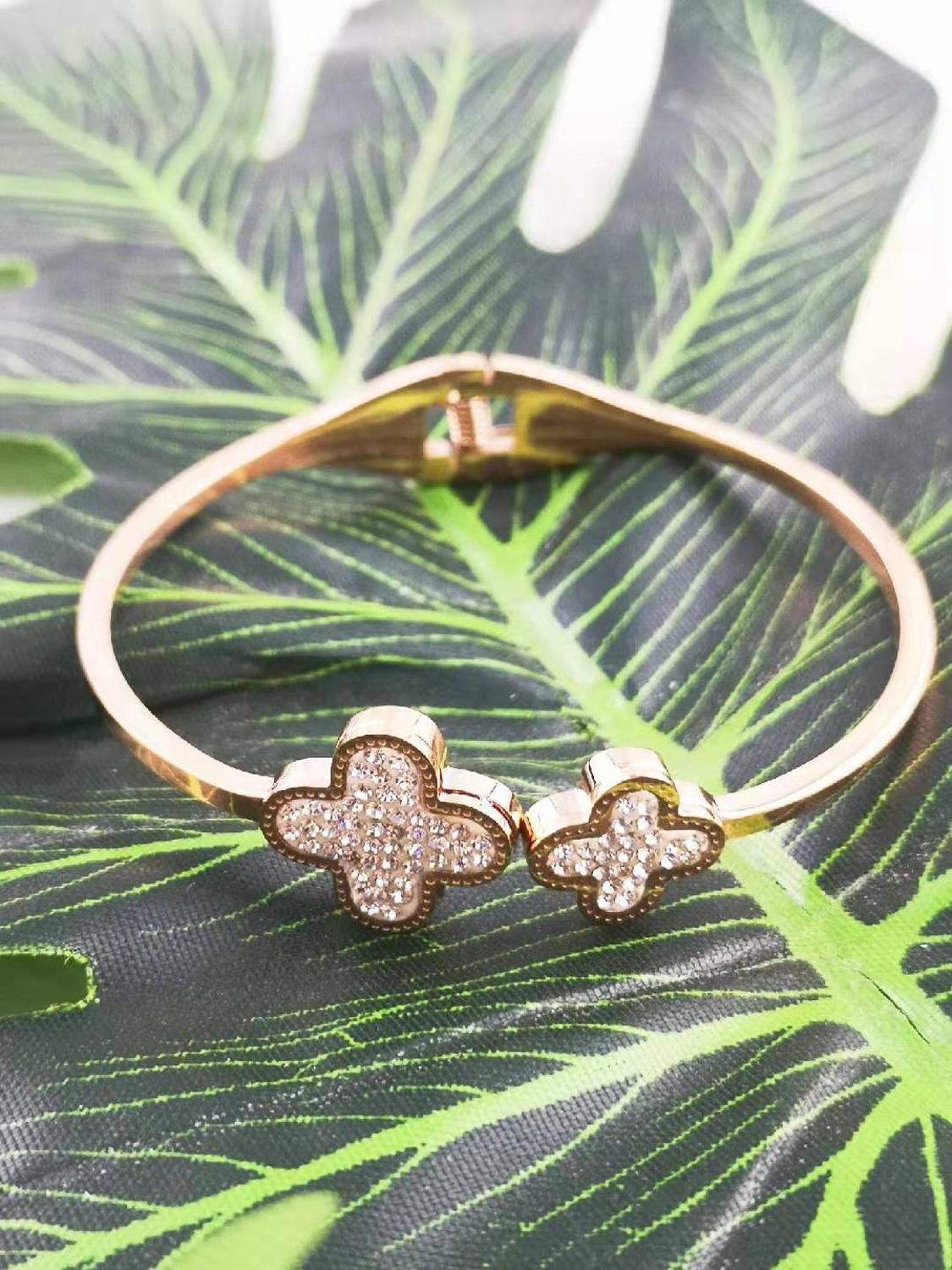 Brazalete de acero para mujer de lujo de marcas clásicas europeas y americanas de trébol de cuatro hojas