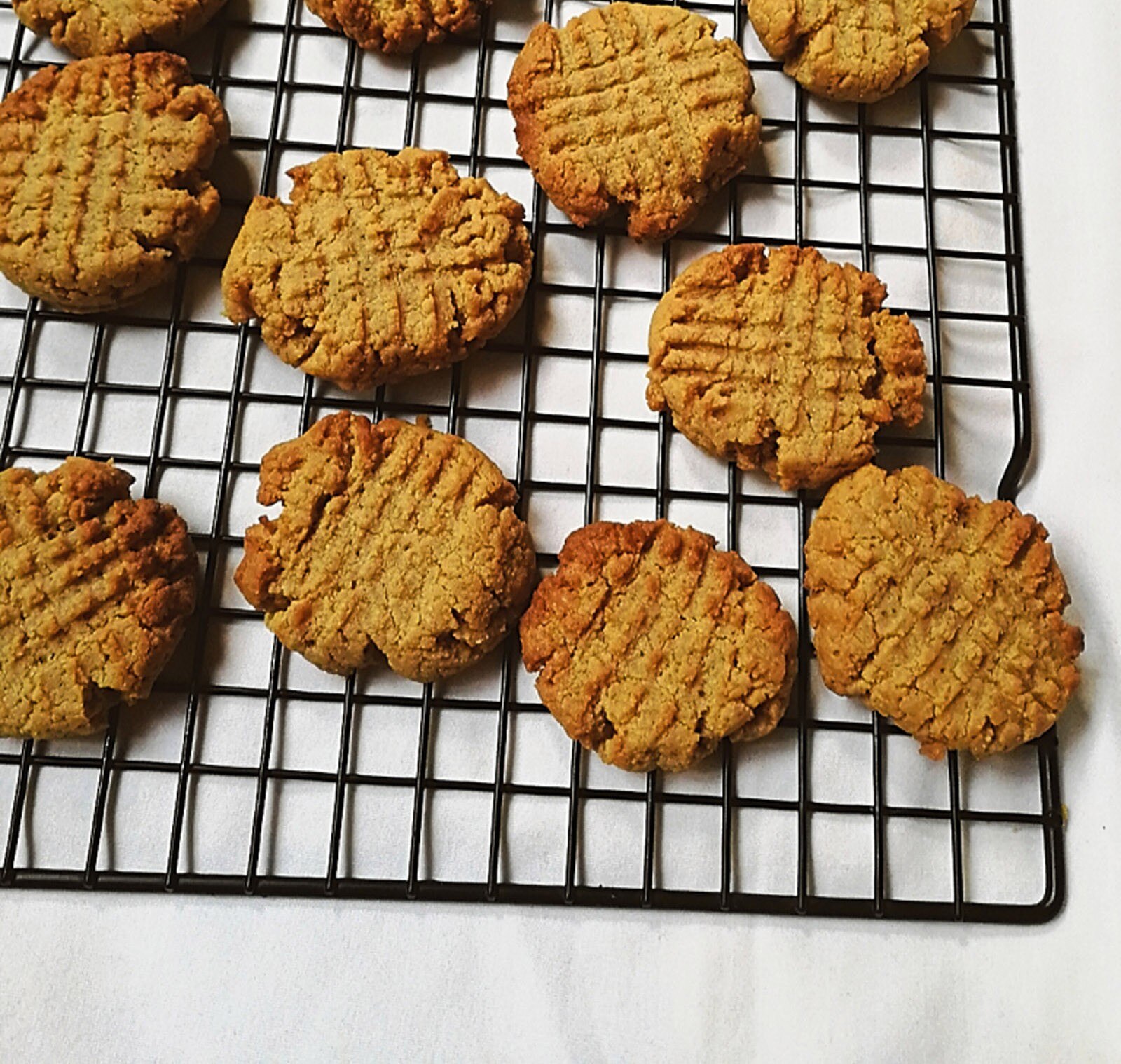 Carbon Carbon Steel Cake Cooling Rack Wire Grid Cool Rack Metal BBQ Cake Cooling Shelf Safe Oven Kitchen Baking Tools