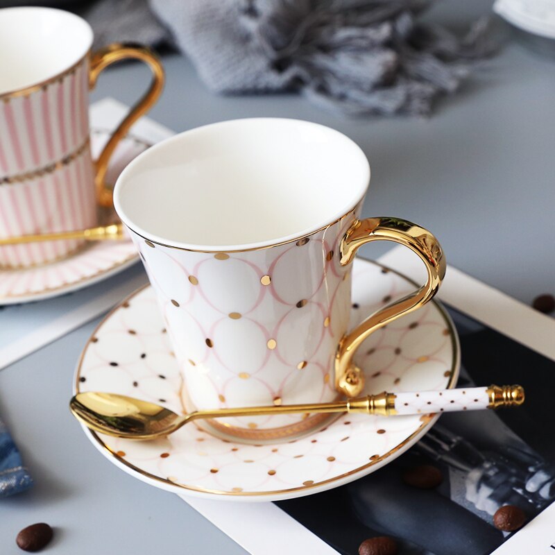 Porcelana Espana taza De café y platillo De lujo real De China De hueso Tazas De Ceramica Creativas porcelana Espresso taza De lujo: D pink