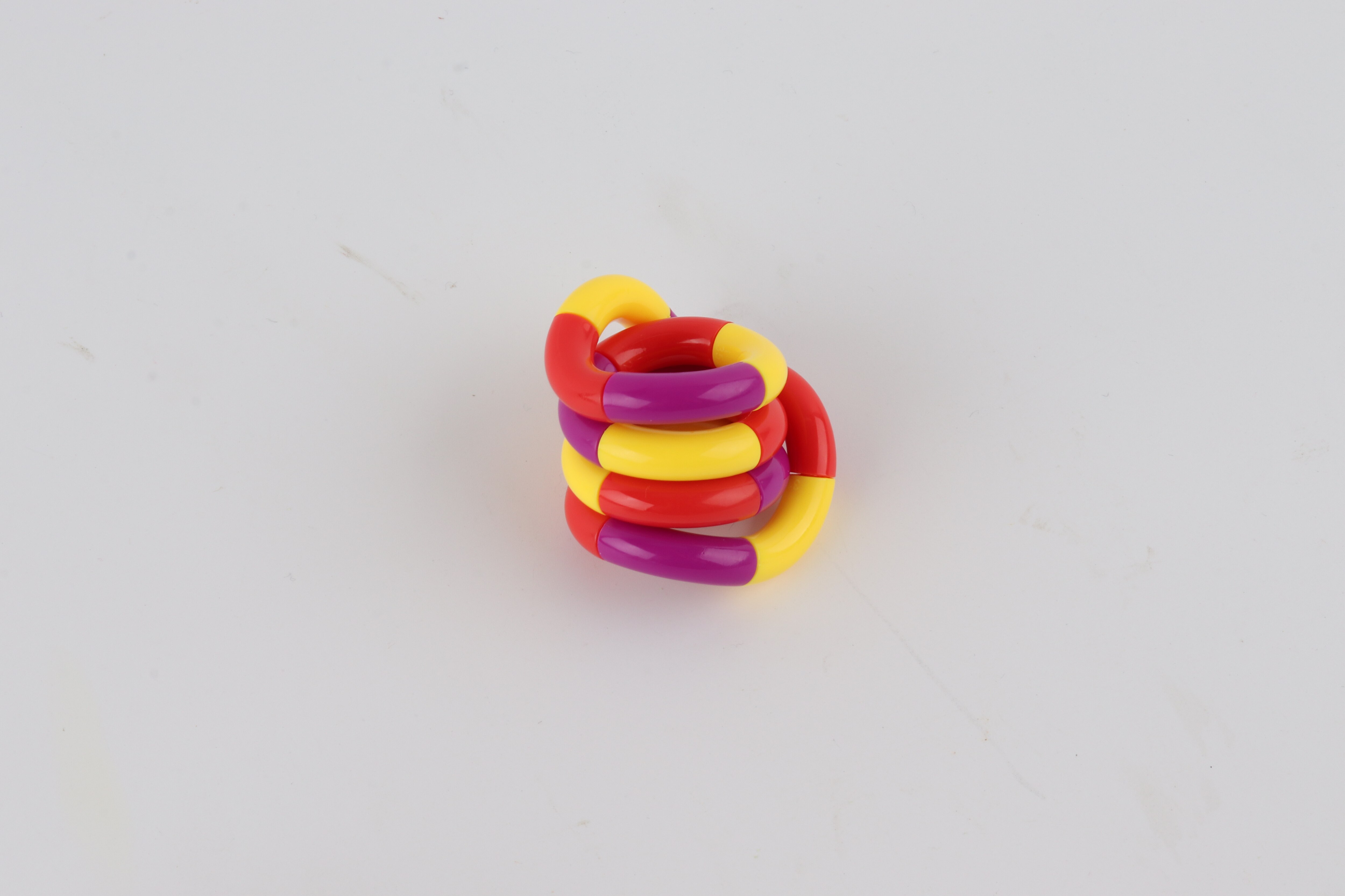 Twisted Ring Magic Fidget Magic Trick Rope DIY Winding Leisure Education Stress Relief for Kid Xmas Toy Random Send: Red