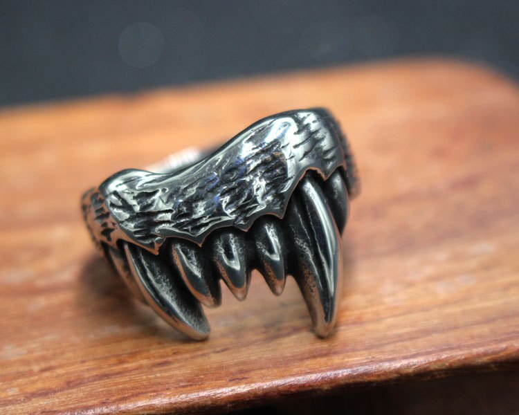 AsJerlya Titanium Steel Animal Teeth Rings For Men Punk Ring Hip Hop Rock Stainless Steel Ring Jewelry