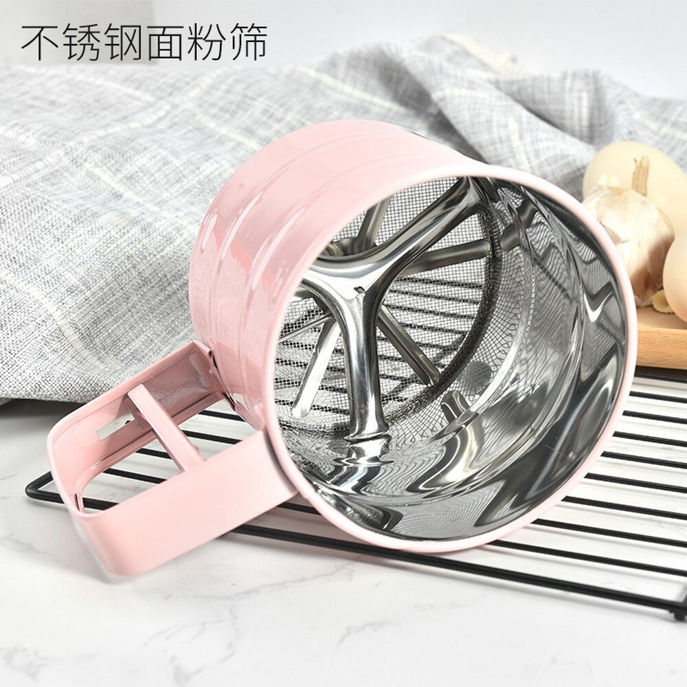 Factory hand-held flour sieve baking tools semi-automatic hand-held flour sieve hand-pressed flour sieve.