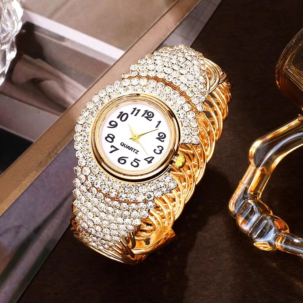 Een Koreaanse versie van modieus en veelzijdig dameshorloge met licht luxe diamanten ingelegd quartz armband