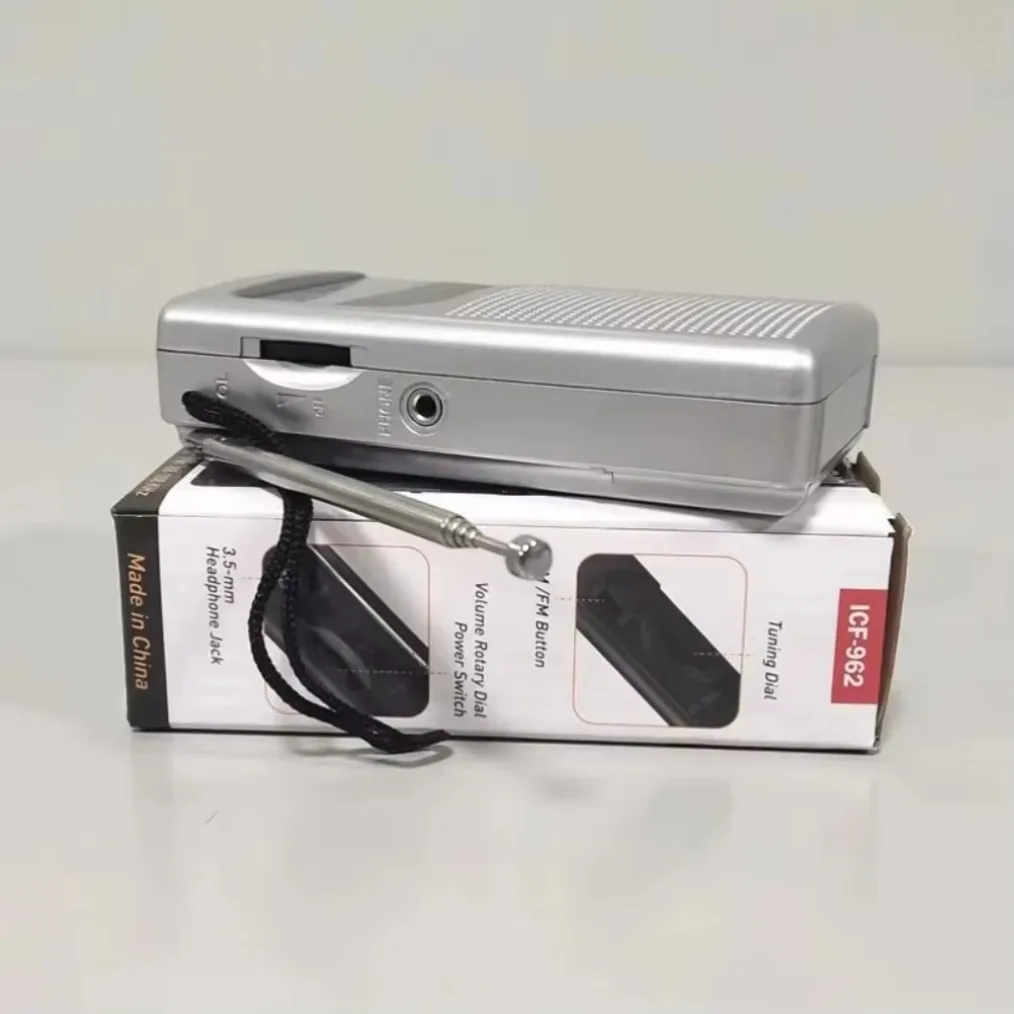 ICF-962 AM FM Radios de bolsillo portátiles 3,5 mm AUX Mini Walkman 2 pilas AA Radio estéreo al aire libre para caminar senderismo Camping