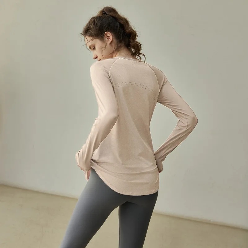 Ademende kleurblok sport yogaset met lange mouwen voor dames afslankende fitnesskleding hoge esthetische waarde