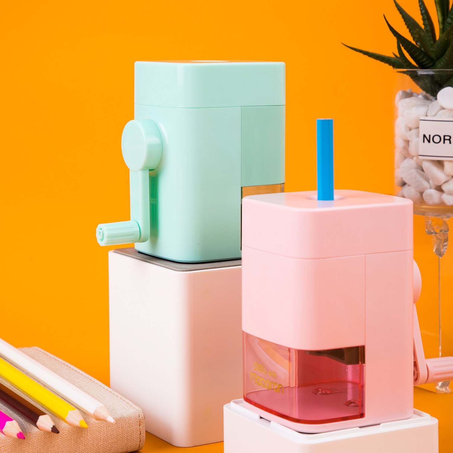 Deli Rotary Pencil Sharpener For Graphite Pencil Pink Green For Office and Student ER10604