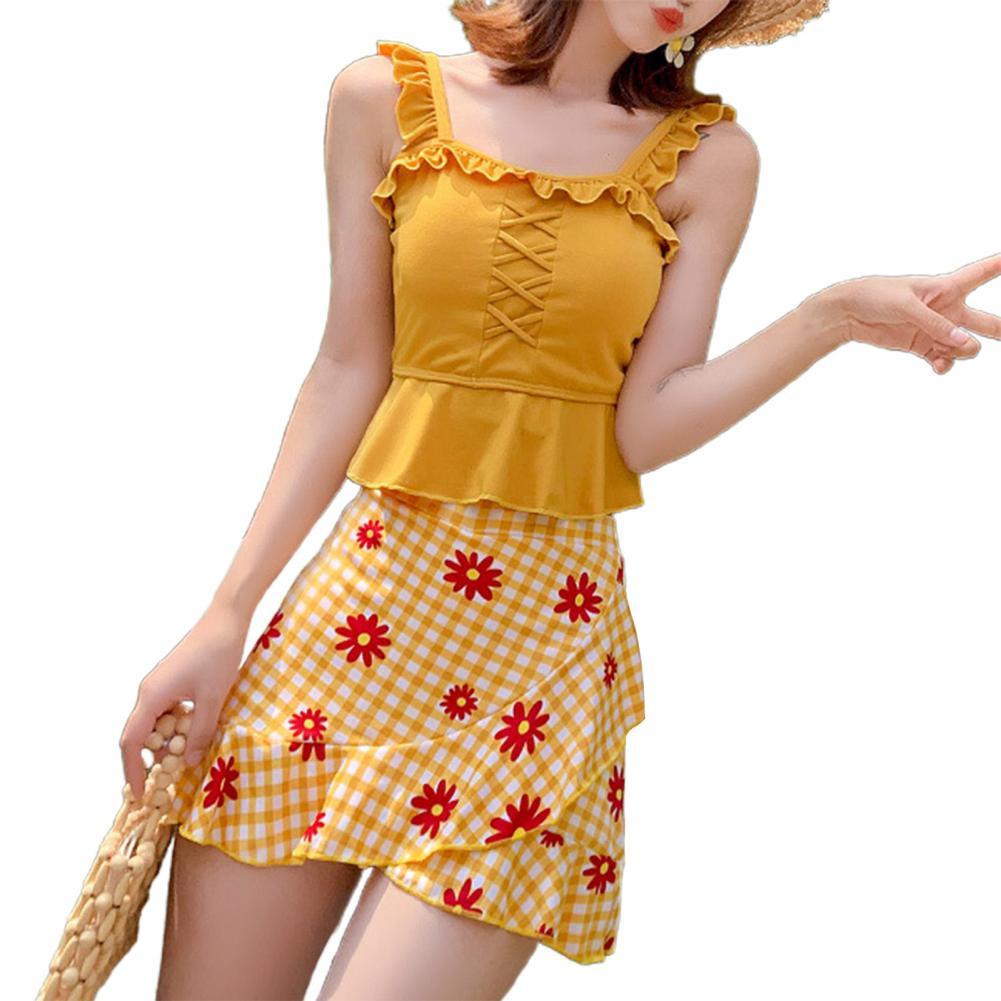 Ärmelloser, schulterfreier badeanzug mit hohem bund für den sommerurlaub: Gelb