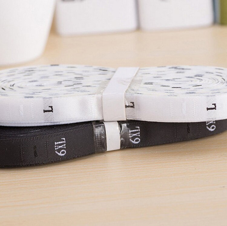 1200 stks (2 rollen) XXS-6XL Zwart Satijn Maat Labels Geborduurd Zwart Maat Tags Babys Kleding Wasbare Care Labels